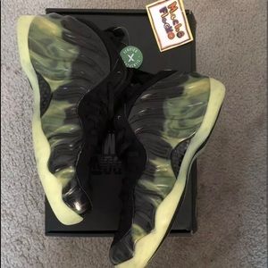 100% AUTHENTIC NIKE FOAMPOSITE PARANORMAN wReceipt